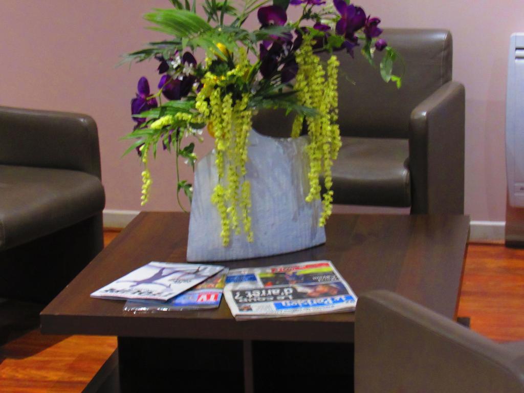 Hotel Gallieni Gennevilliers Bilik gambar
